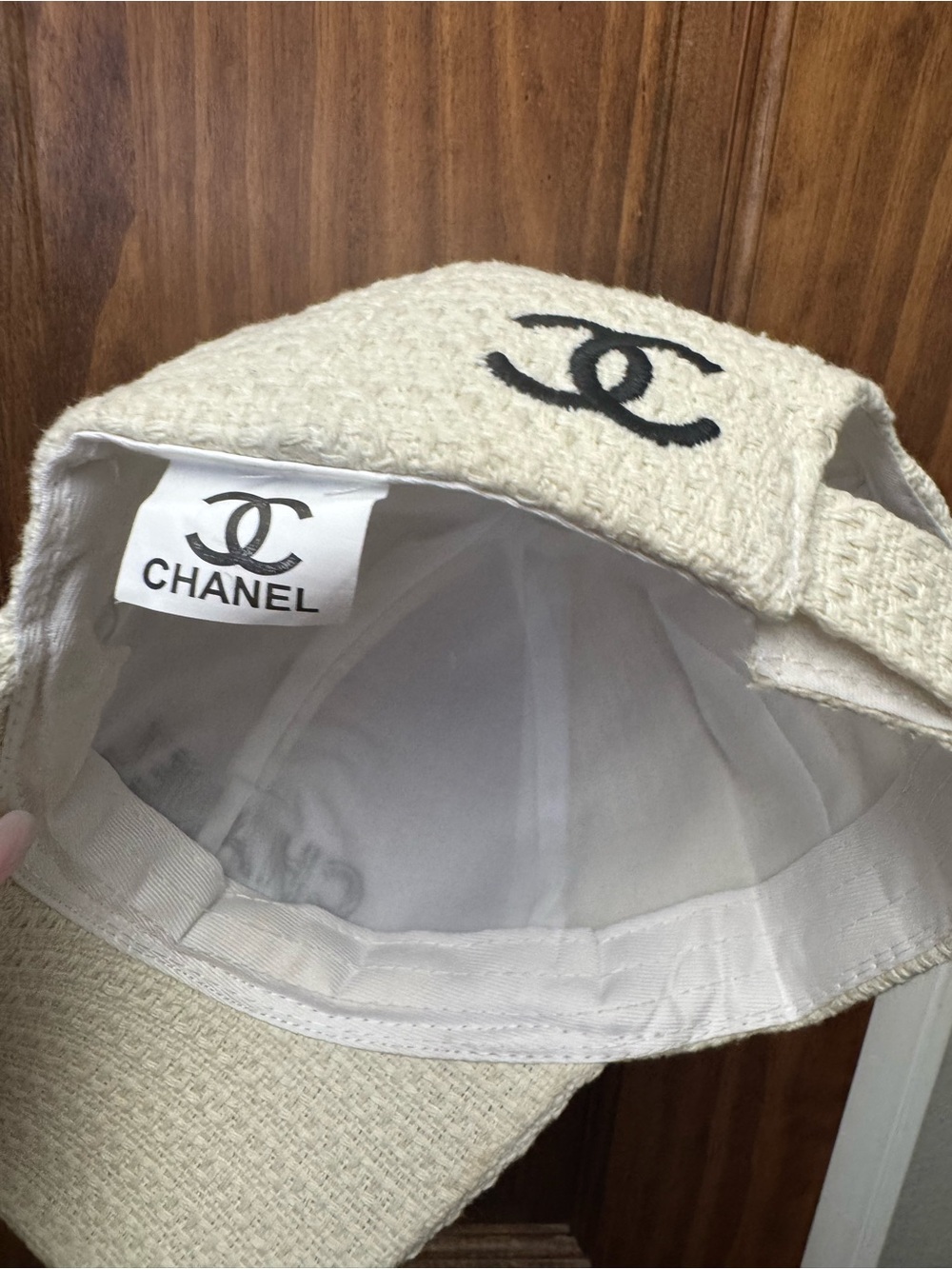 White tweed cap - source unknown - Picture 6 of 11